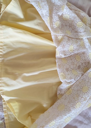 Sarı Nakışlı Dantelli Kız Elbisesi - Görsel 4