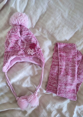 Pembe Nakışlı Örgü Çocuk Bere ve Atkı Seti - Görsel 2