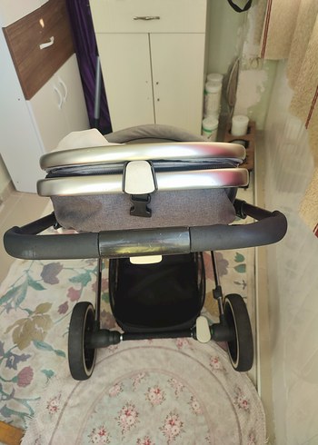 Gri ve Beyaz Bebek Arabası - Görsel 5