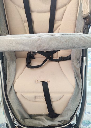 Gri ve Beyaz Bebek Arabası - Görsel 3