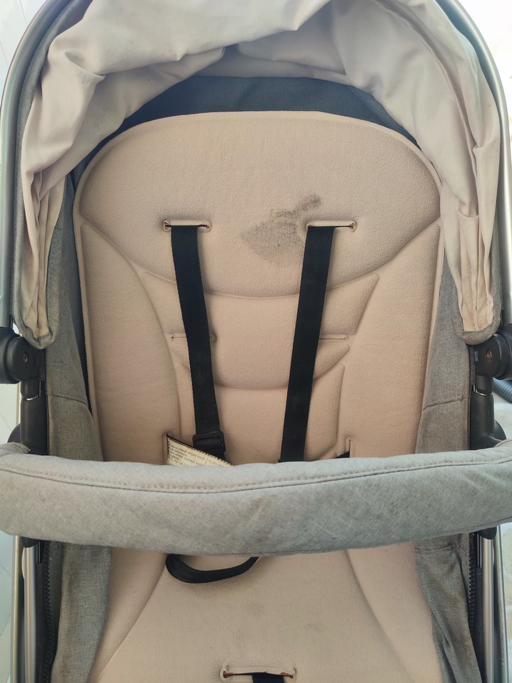 Gri ve Beyaz Bebek Arabası - Görsel 4