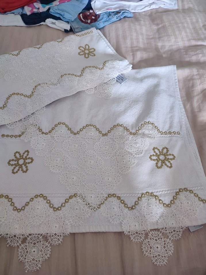 Nakışlı Beyaz Parlak Havlu Seti - Görsel 2