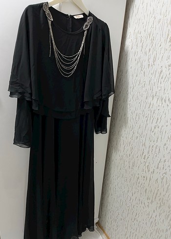 Zincir Detaylı Siyah Uzun Kollu Uzun Elbise - Görsel 4