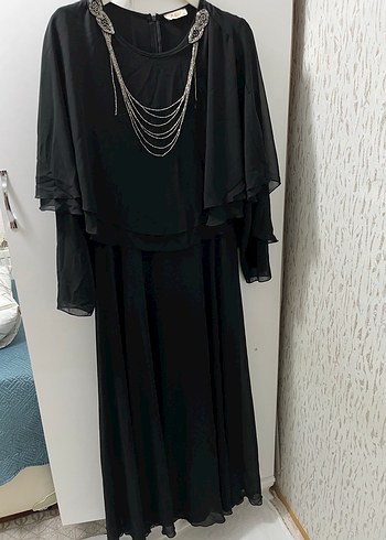 Zincir Detaylı Siyah Uzun Kollu Uzun Elbise - Görsel 2