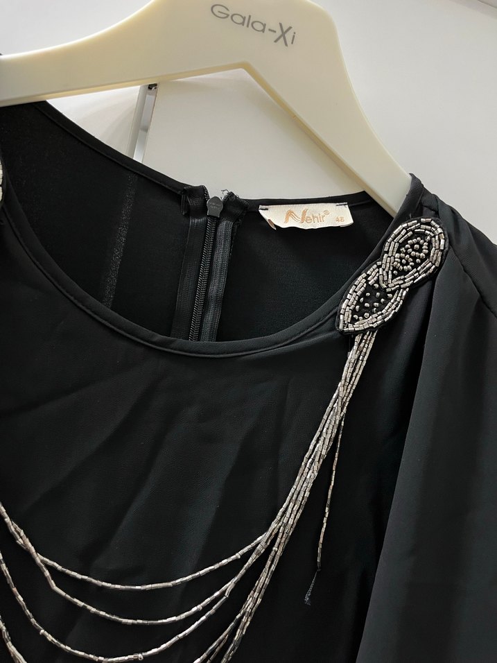 Zincir Detaylı Siyah Uzun Kollu Uzun Elbise - Görsel 3