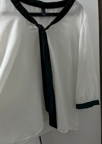 Beyaz Siyah Yakalı Kadın Bluz - Görsel 2