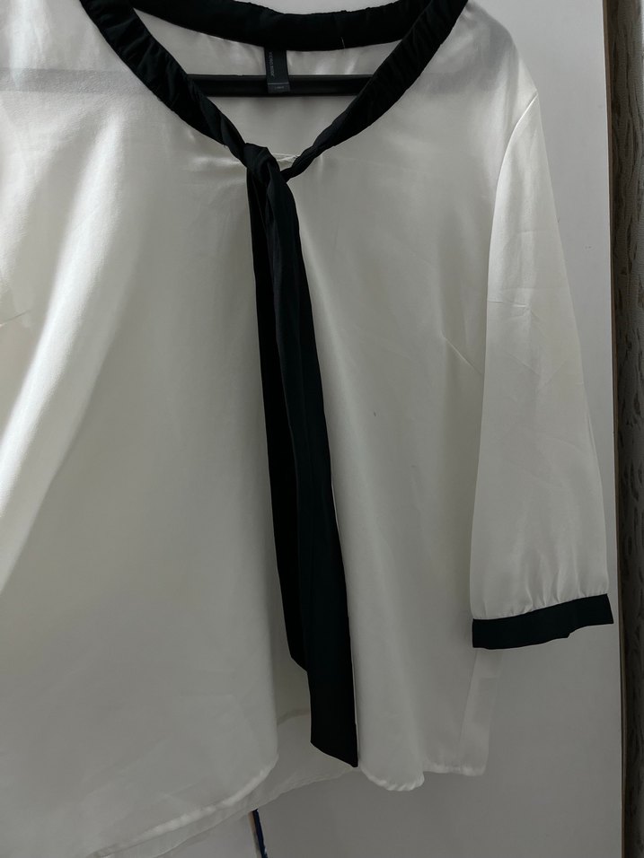 Beyaz Siyah Yakalı Kadın Bluz - Görsel 2