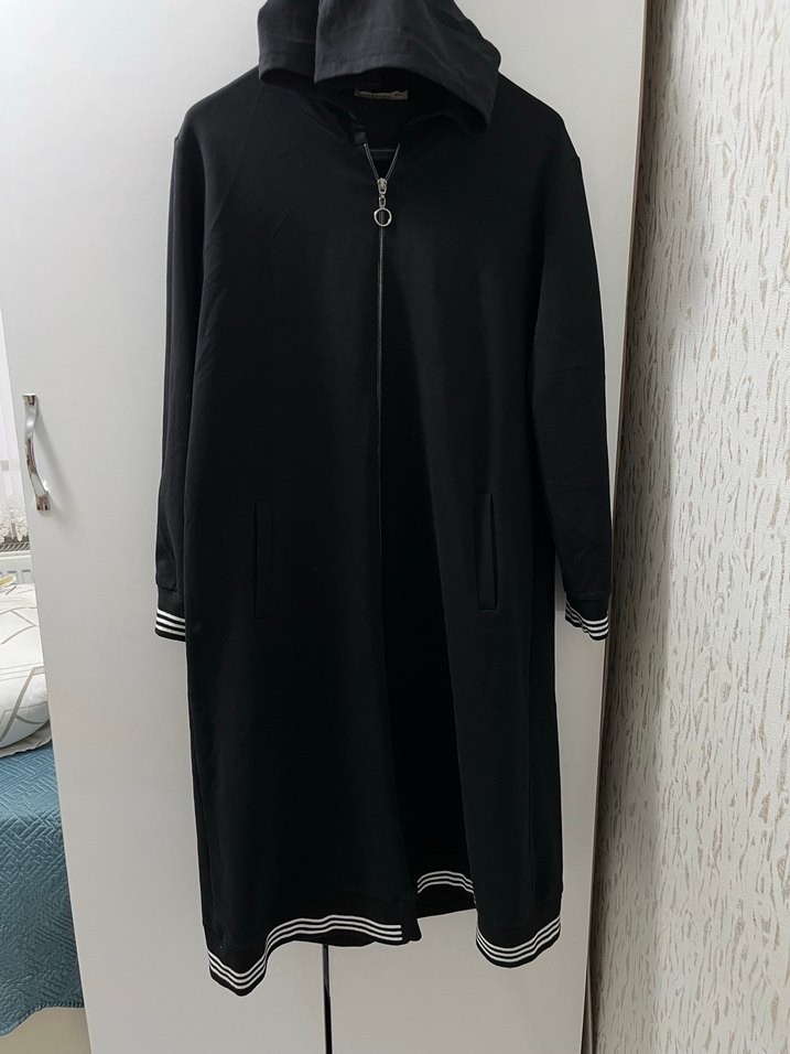 Siyah Kapüşonlu Uzun Kadın Kaban - Görsel 4