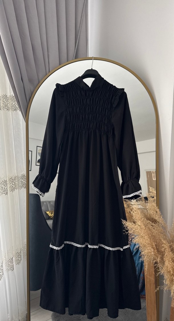 Uzun Kollu Siyah Nakışlı Uzun Elbise - Görsel 2