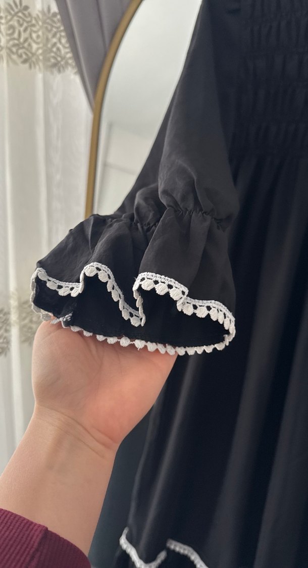 Uzun Kollu Siyah Nakışlı Uzun Elbise - Görsel 4