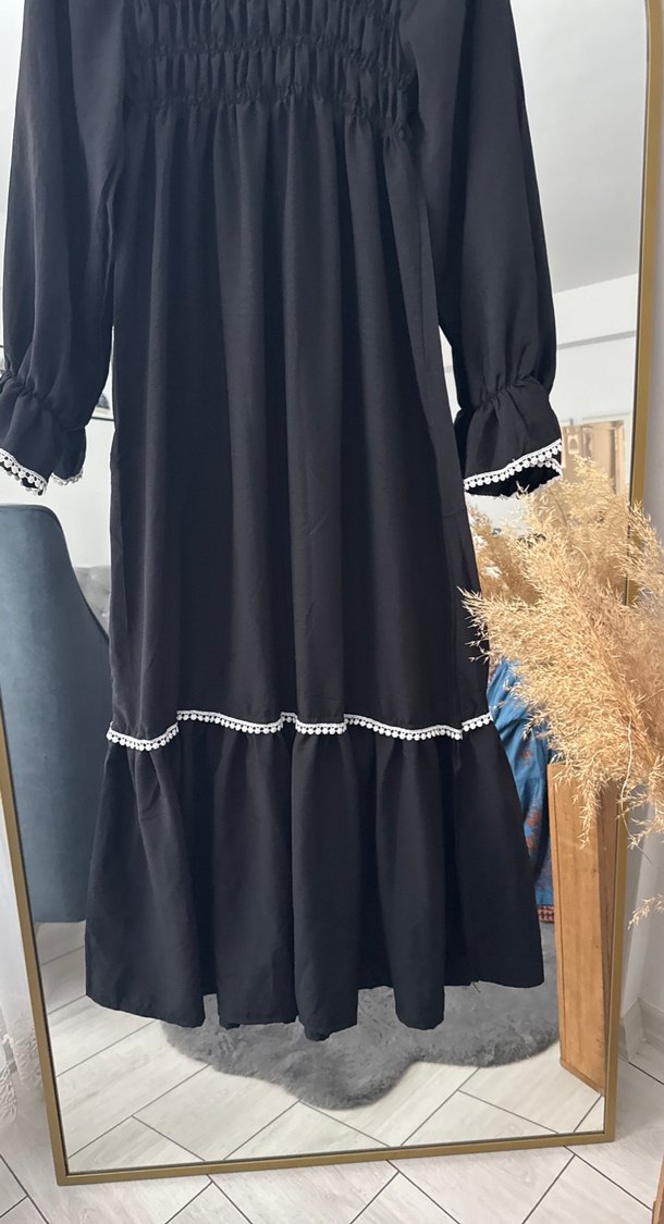 Uzun Kollu Siyah Nakışlı Uzun Elbise - Görsel 3