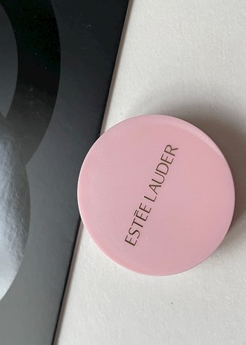  Beden Estee lauder lip balm