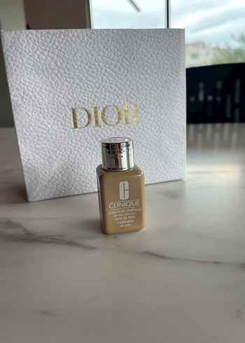 Clinique Beyaz ve Ten Rengi Fondöten Seti - Görsel 5