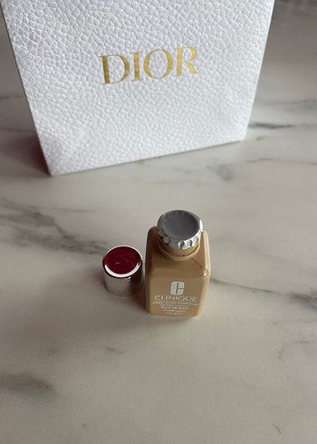 Clinique Parlak Bej Fondöten - Görsel 3