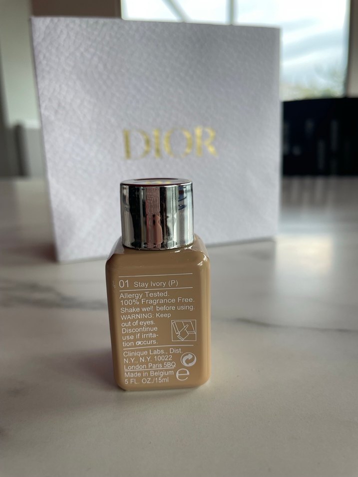 Clinique Parlak Bej Fondöten - Görsel 2