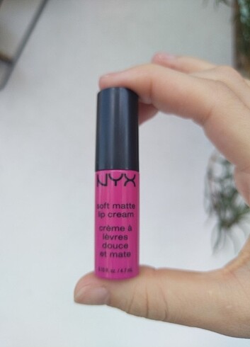 Nyx mini mat ruj 
