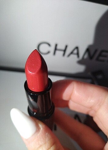 Beden kırmızı Renk Mac Rihanna viva glam
