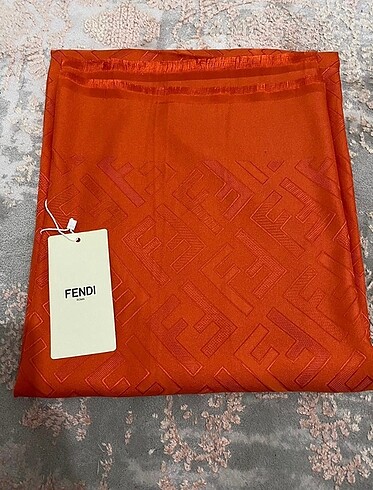 Fendi şal