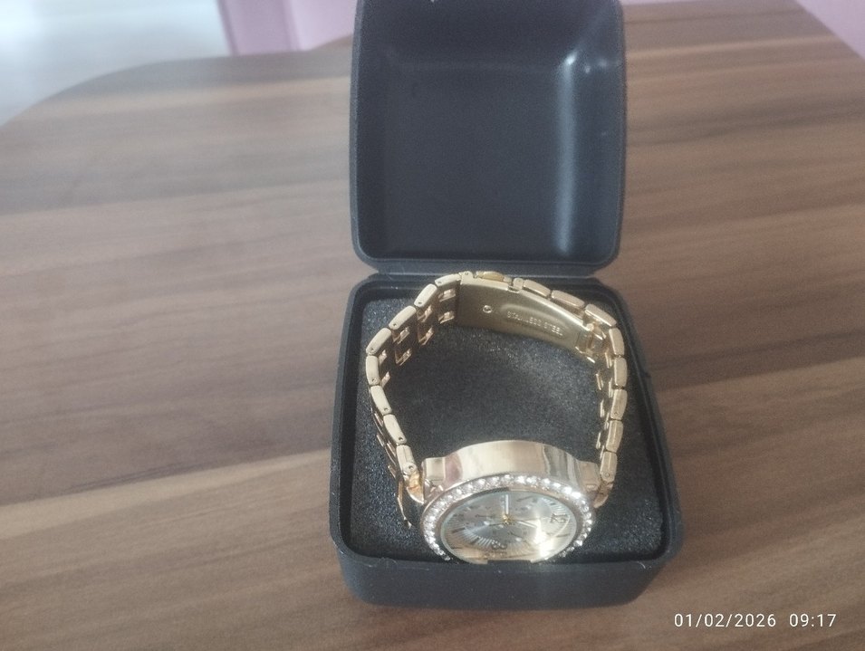 Kadın Parlak Altın Kemerli Saat - Görsel 3