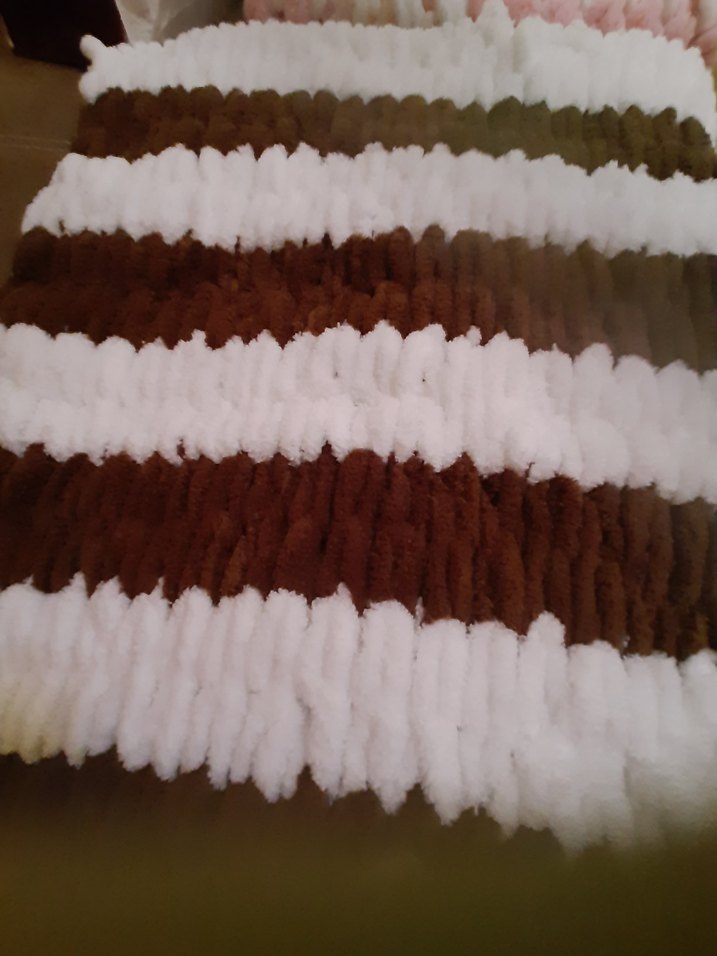 Kahverengi Beyaz Örgü Çocuk Battaniyesi - Görsel 3