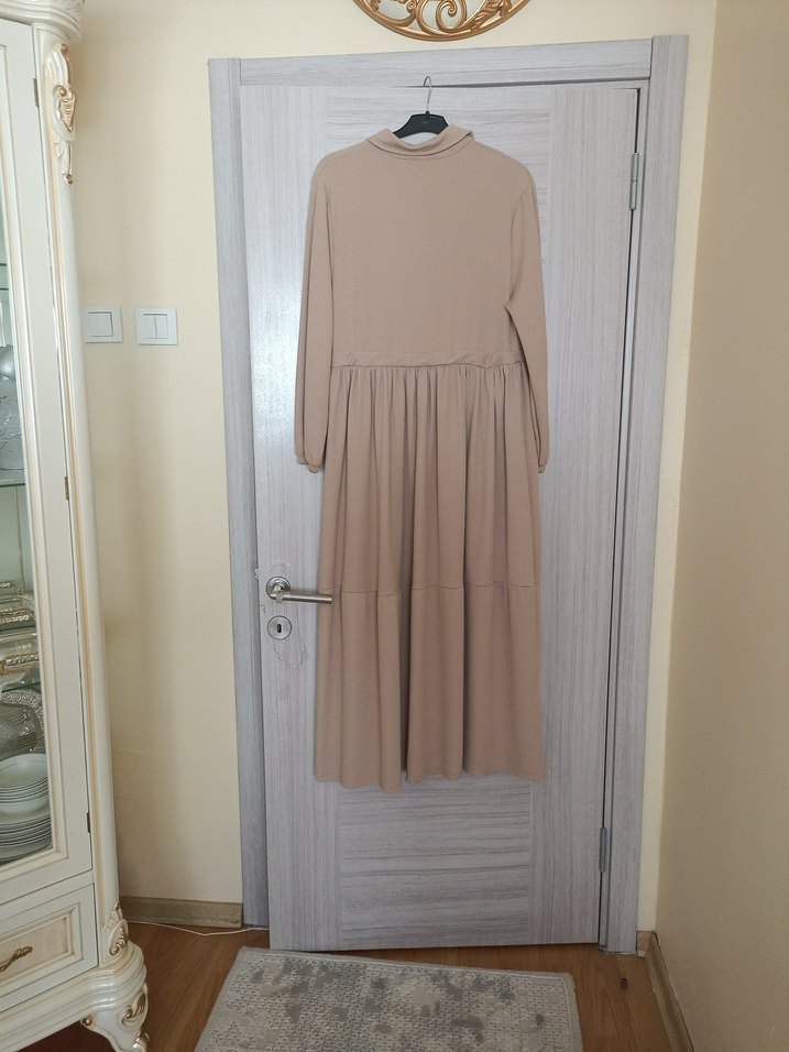 Bej Uzun Kollu Pliseli Elbise - Görsel 4