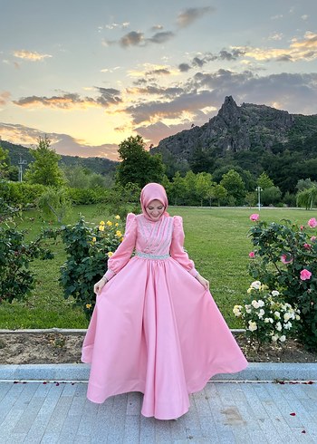 Pembe Nakışlı Uzun Salaş Tesettür Abiye