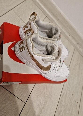 28 Beden beyaz Renk Nike cocuk ayakkabi