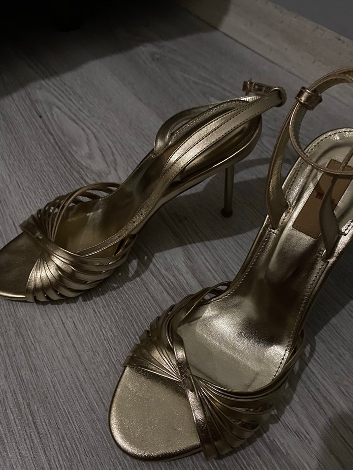 Altın Renkli Tokalı Stiletto Topuklu Kadın Ayakkabı - Görsel 2