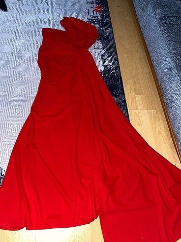 Kırmızı elbise - Görsel 2
