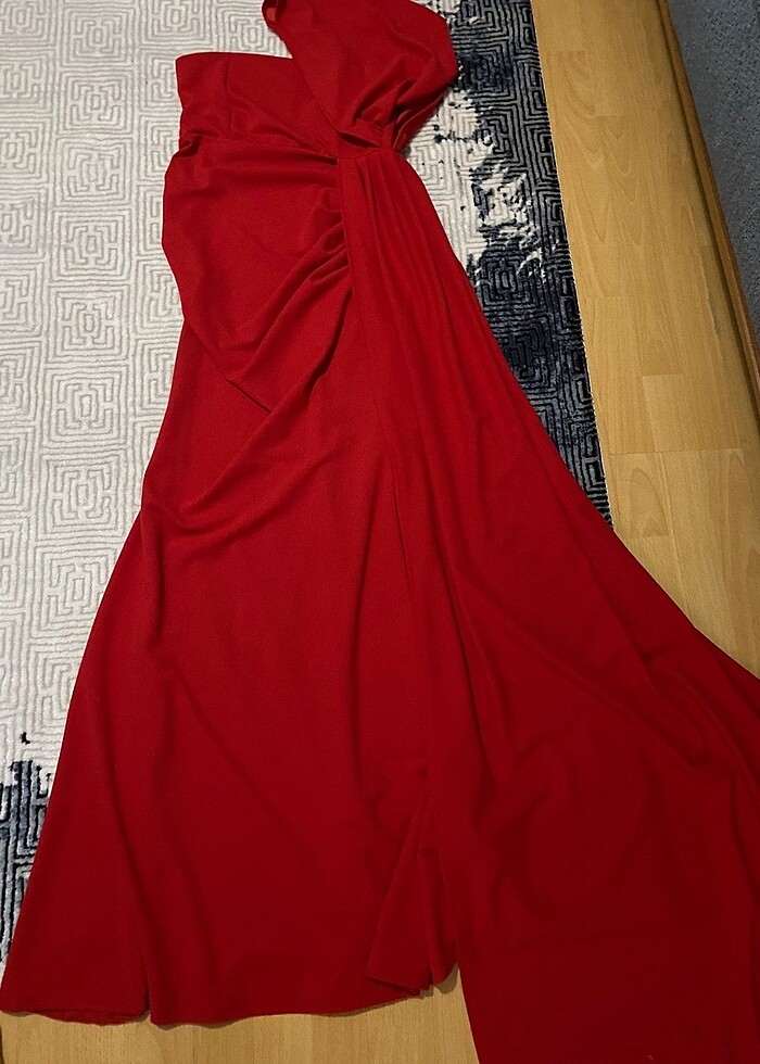 Kırmızı elbise - Görsel 3