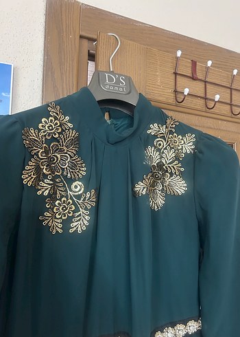 Nakışlı Kemerli Uzun Turkuaz Elbise - Görsel 3