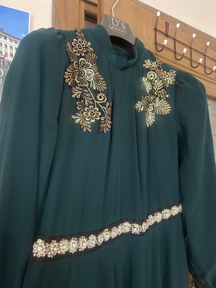 Nakışlı Kemerli Uzun Turkuaz Elbise - Görsel 4