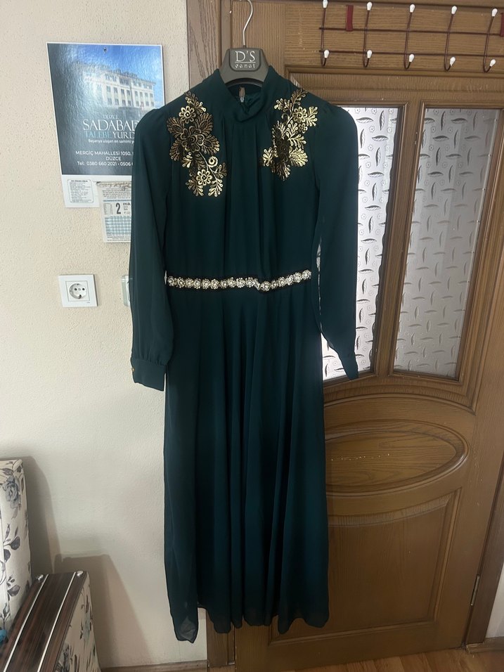 Nakışlı Kemerli Uzun Turkuaz Elbise - Görsel 2