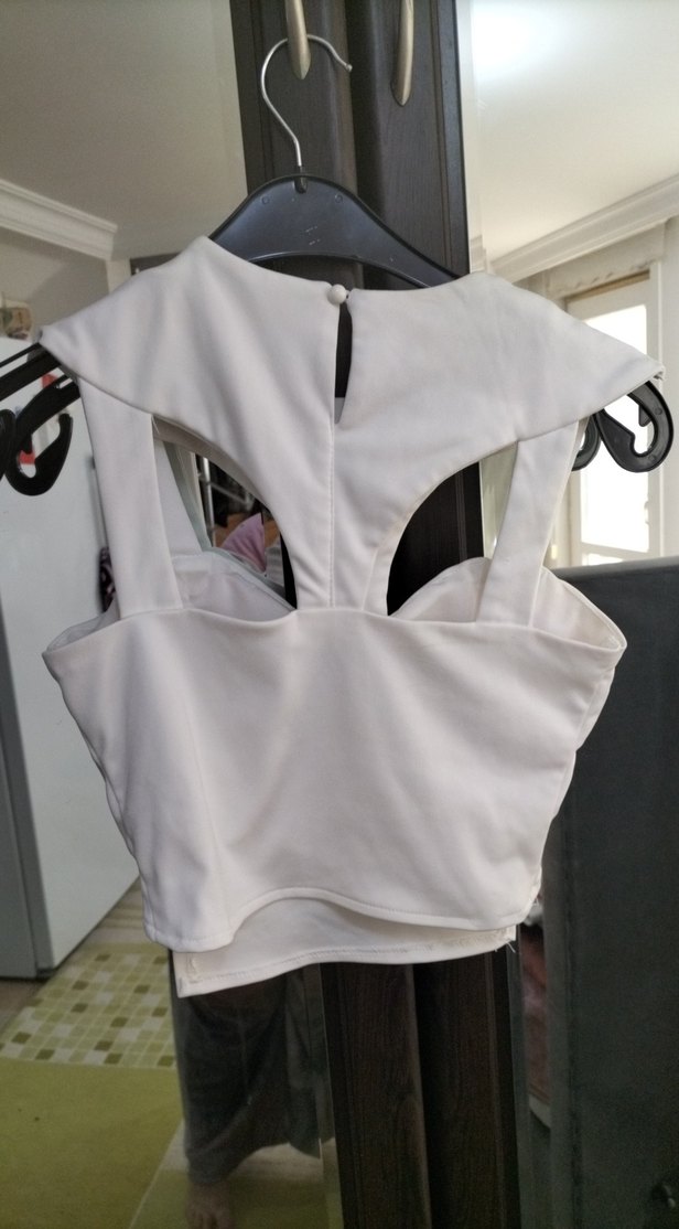 Beyaz Straplez Kısa Kadın - Görsel 2