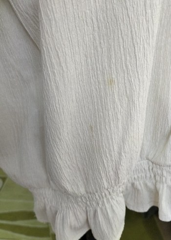 Beyaz Keten Fırfırlı Bluz lekesi var fotoda görüldüğü gibi - Görsel 3