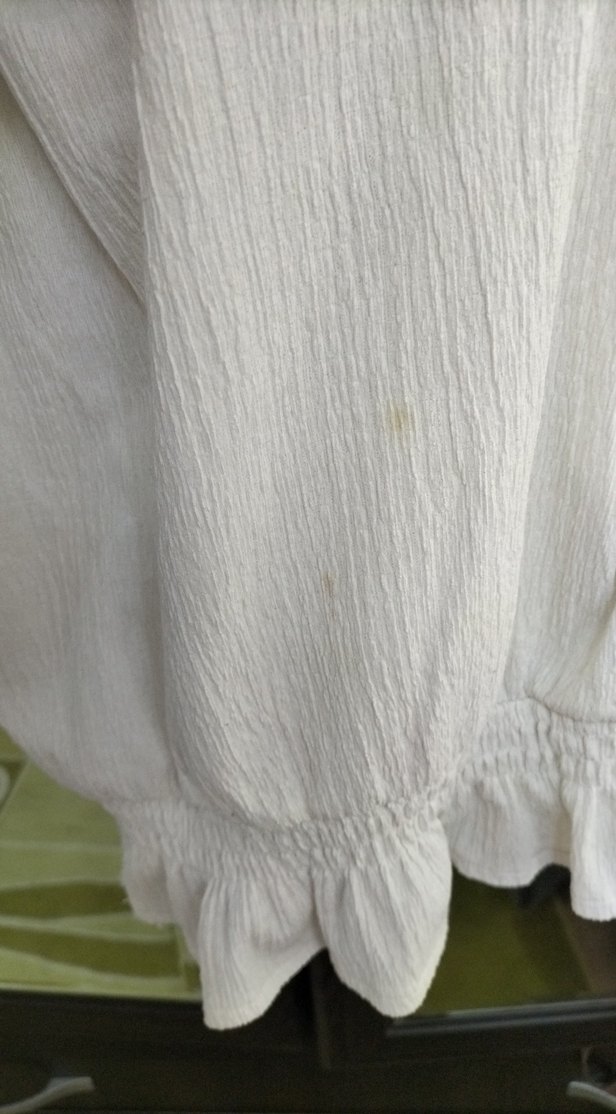 Beyaz Keten Fırfırlı Bluz lekesi var fotoda görüldüğü gibi - Görsel 3