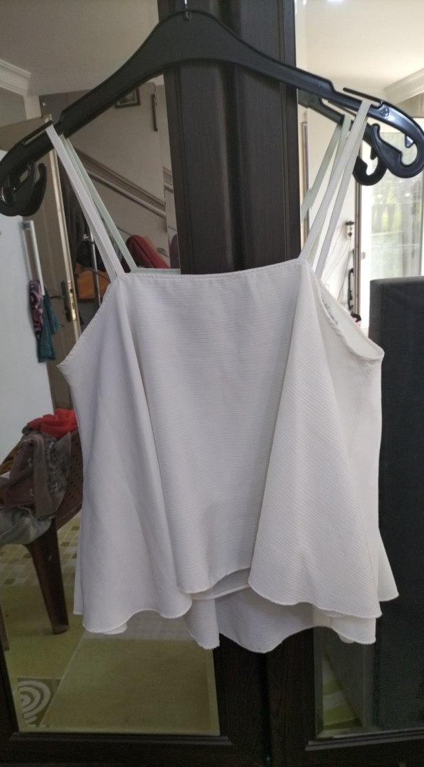 Nakışlı Beyaz Volanlı Mini Bluz - Görsel 3