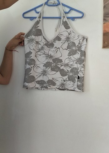 Gri Çiçek Desenli V Yaka Crop Top boydan askılı