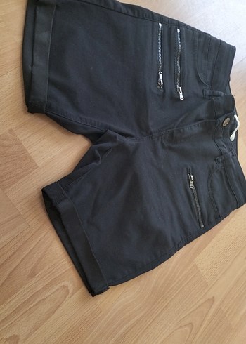 Siyah Fermuarlı Mini Denim Şort