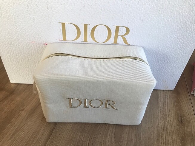 Dior makyaj çantası