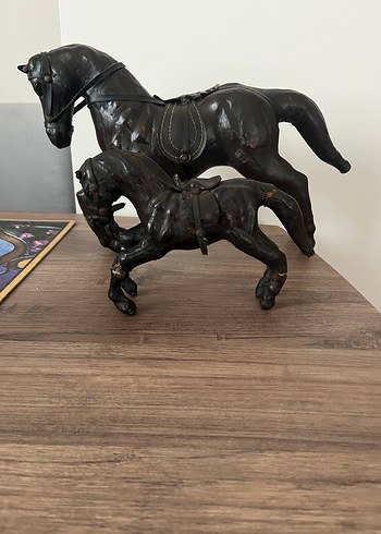 Kahverengi Karanlık İki At Biblosu - Görsel 4