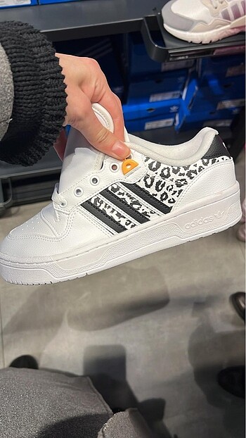 Adidas spor ayakkabı