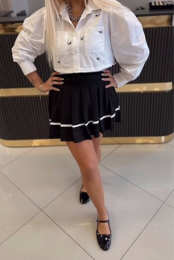 Siyah pileli etek