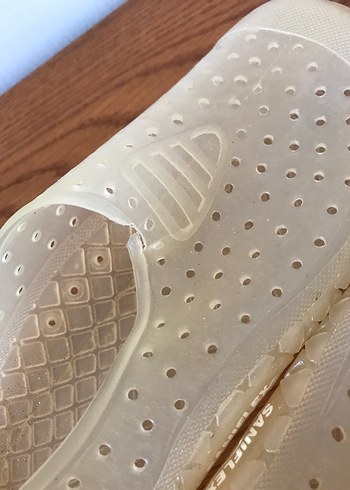Şeffaf Beyaz Su Ayakkabısı. Minik yırtık var. - Görsel 3