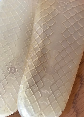 Şeffaf Beyaz Su Ayakkabısı. Minik yırtık var. - Görsel 4