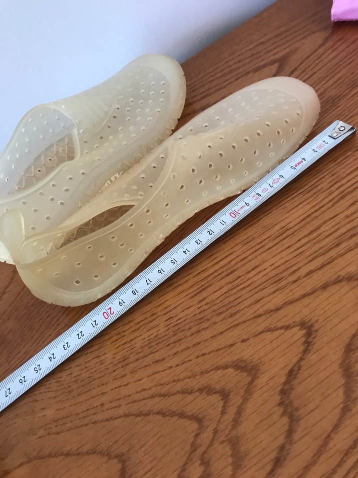 Şeffaf Beyaz Su Ayakkabısı. Minik yırtık var. - Görsel 2