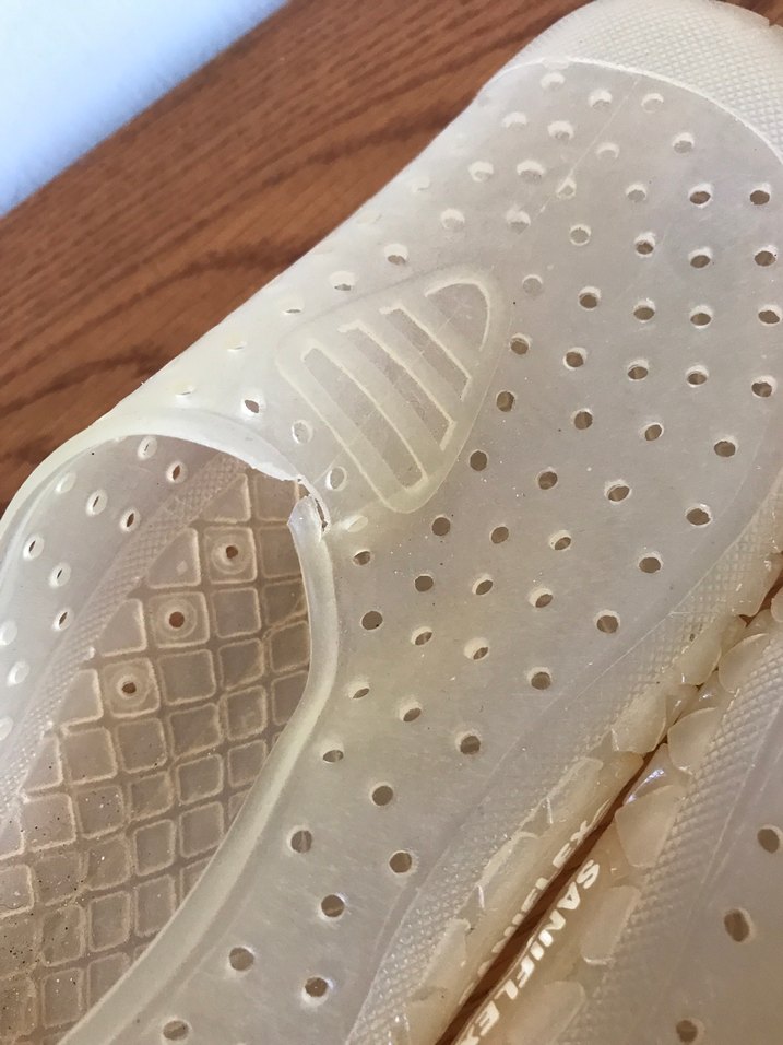 Şeffaf Beyaz Su Ayakkabısı. Minik yırtık var. - Görsel 3