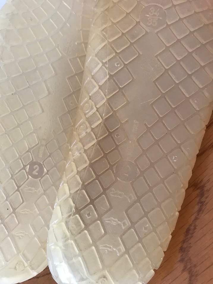 Şeffaf Beyaz Su Ayakkabısı. Minik yırtık var. - Görsel 4