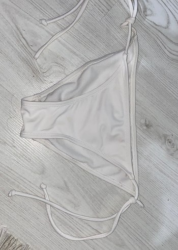 Beyaz Bikini Altı