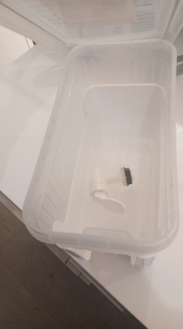 Şeffaf Leon Su Sebili - Plastik Kapaklı - Görsel 4